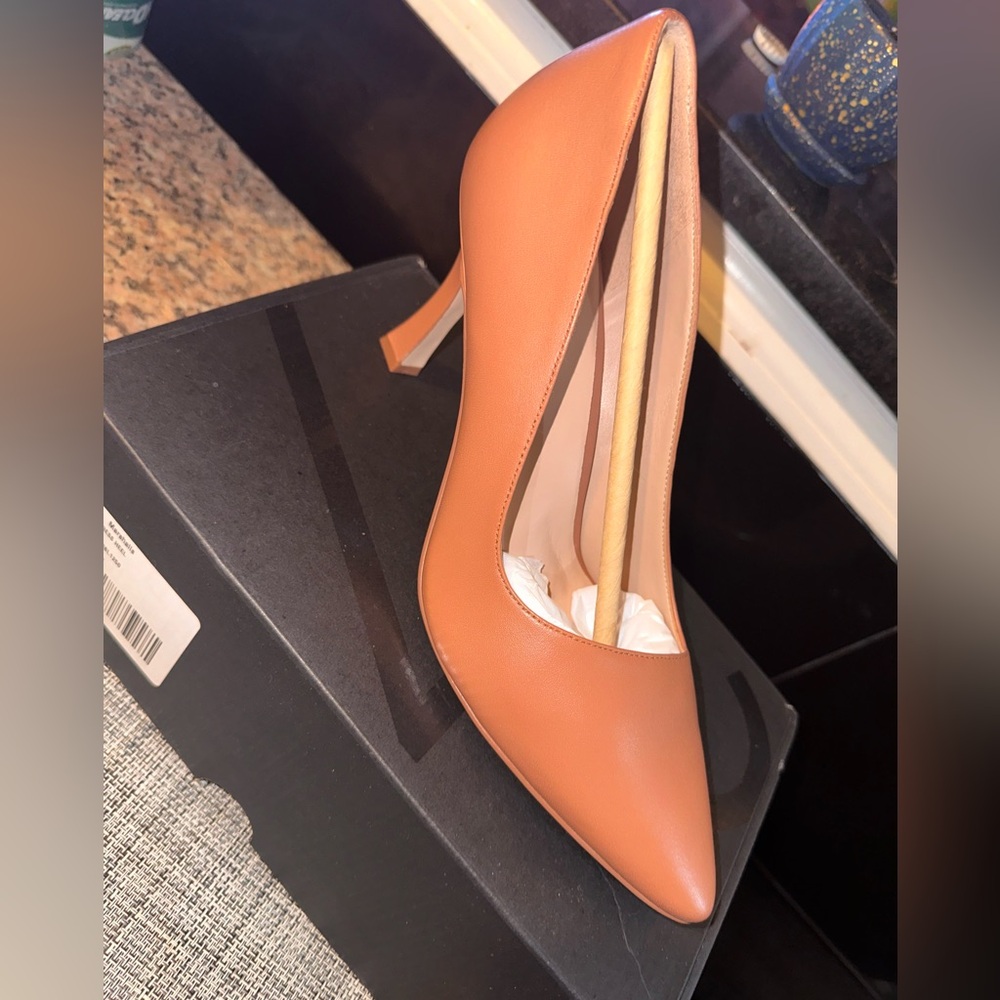 Alice Pointed Toe Pump - Picture 9 of 12
